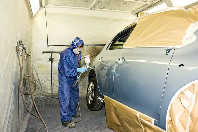 Lackiererei – Spritzkabine bei Auto Walser