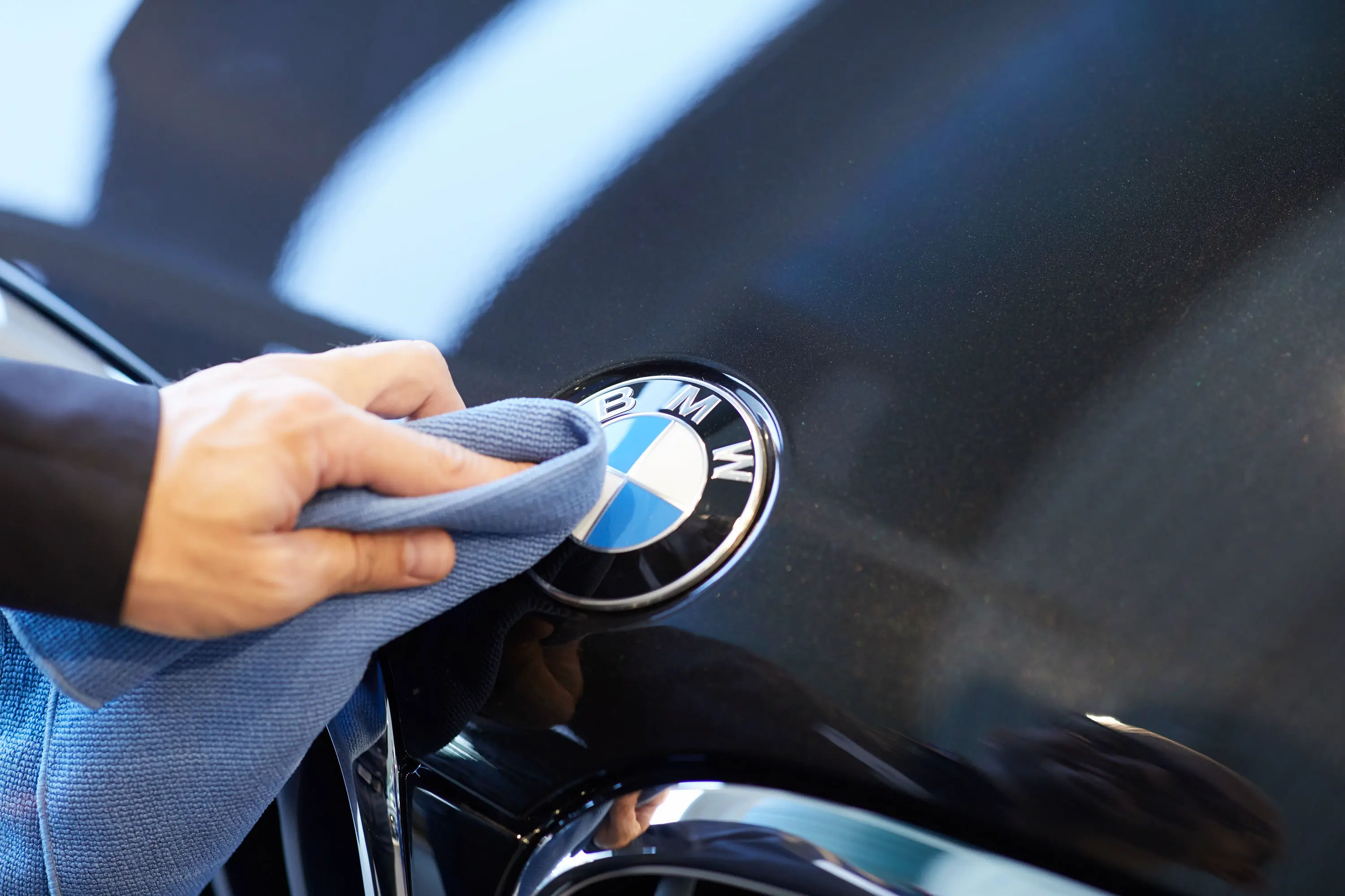 Fahrzeugaufbereitung – Reinigung und Politur bei Auto Walser